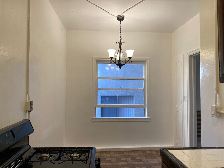 Building Photo - 545 S Hobart Blvd