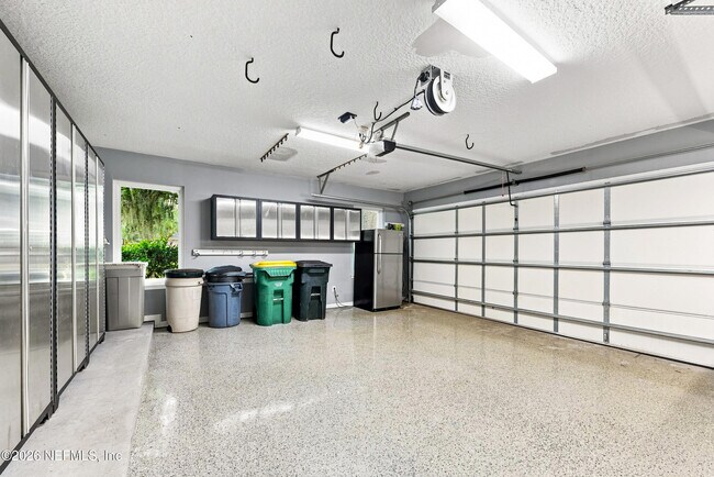 Building Photo - 38 Tallwood Rd