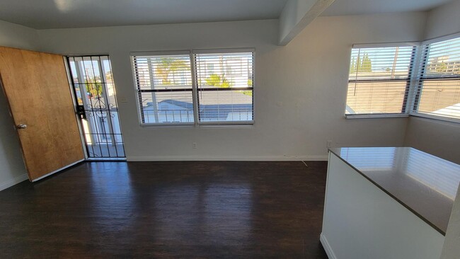 Building Photo - 1 bed, 1 bath - Point Loma