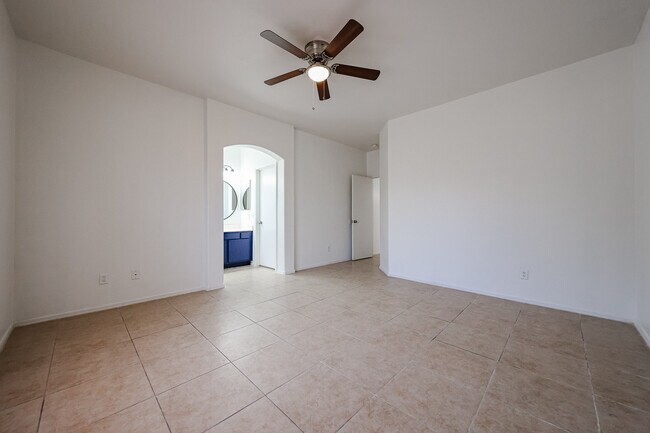 Building Photo - 619 N 70th Ave