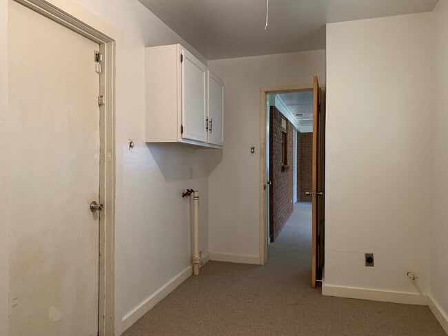 Building Photo - 4511 Greenway Dr