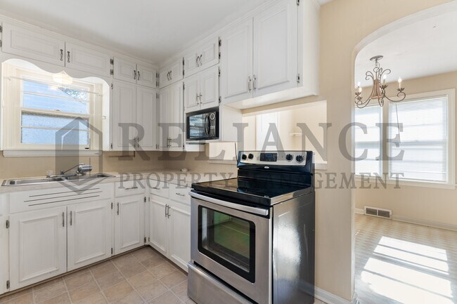 Building Photo - 853 N Terrace Dr