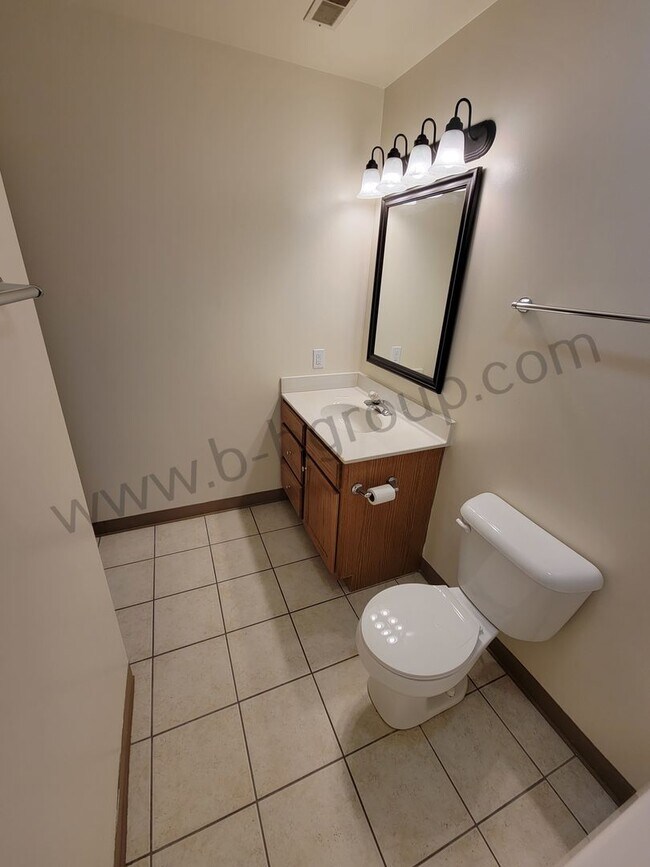 Building Photo - 8760 Sheridan Rd