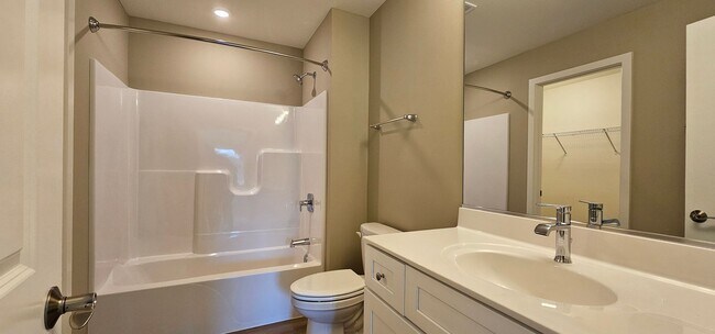 Building Photo - Chestnut - 2Br/2Ba Rental Home - Second Floor