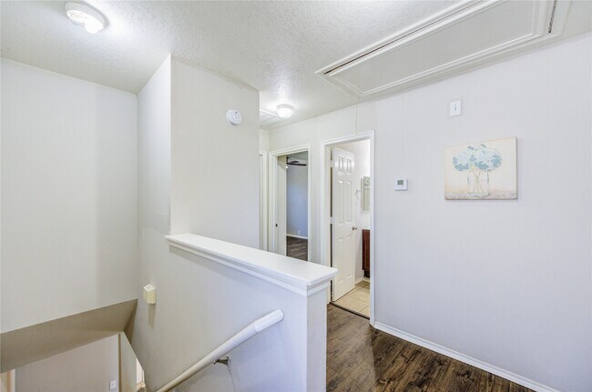 Building Photo - 18827 Sandelford Dr
