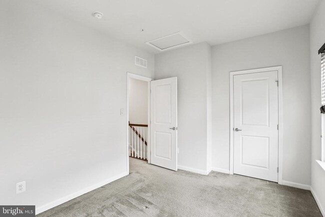 Building Photo - 2923 Glendale Ave