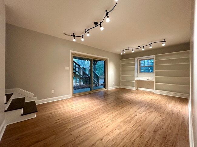 Building Photo - 5922 Amity Pl