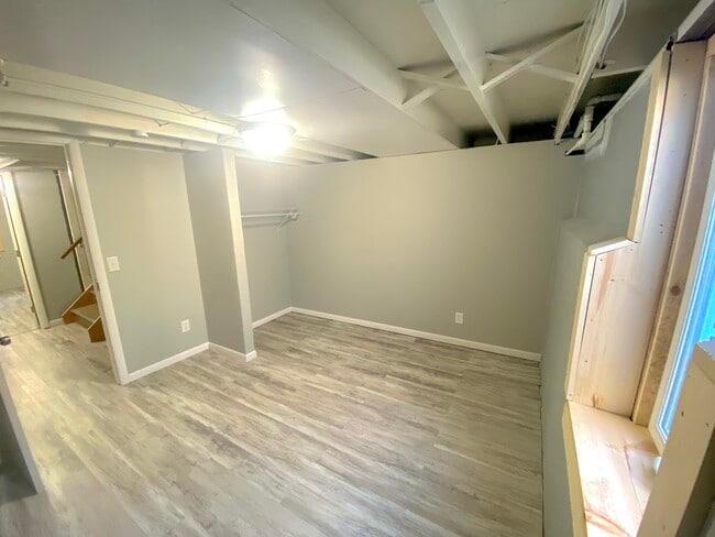 Building Photo - 121 W Bagley Rd