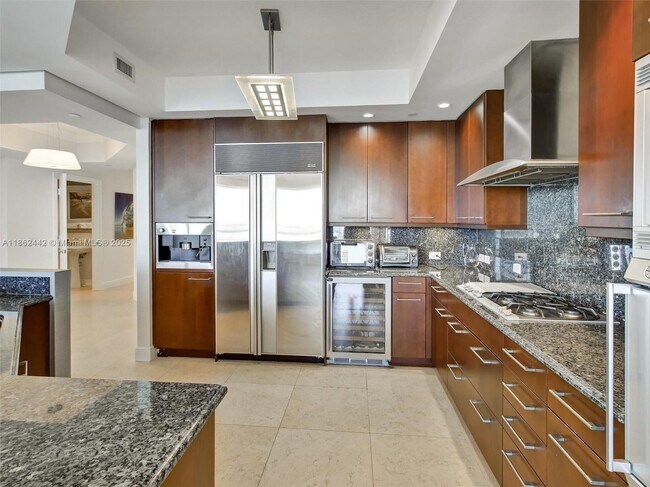 Building Photo - 6000 Island Blvd