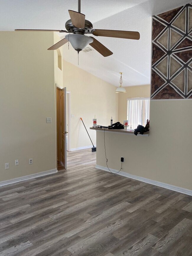 Building Photo - 3/2 SFH in Sleepy Hollow/Leesburg