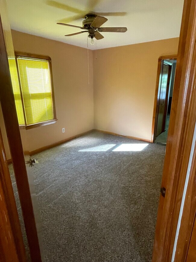 Building Photo - 3806 Longwood Ave