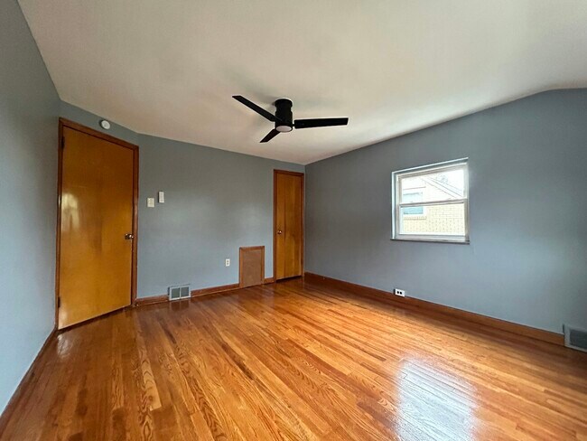 Building Photo - 1718 McNary Blvd