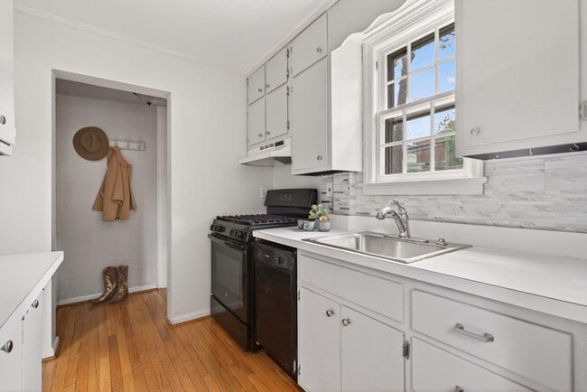 Building Photo - 624 22nd St S