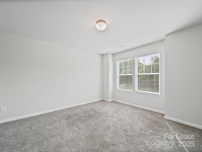 Building Photo - 914 S Battleground Ave