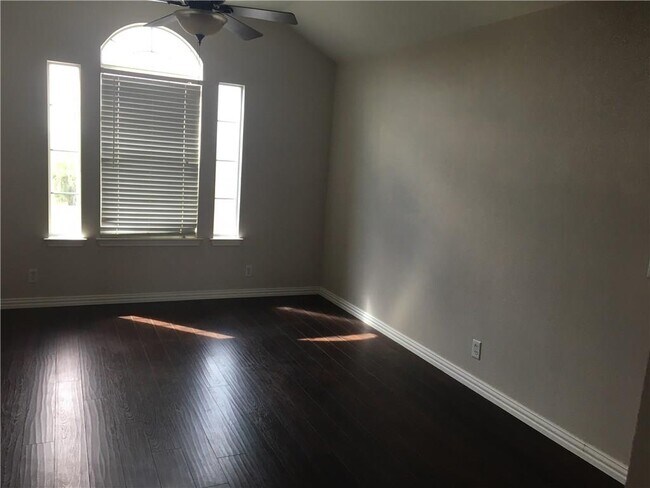 Building Photo - 312 Estate Dr