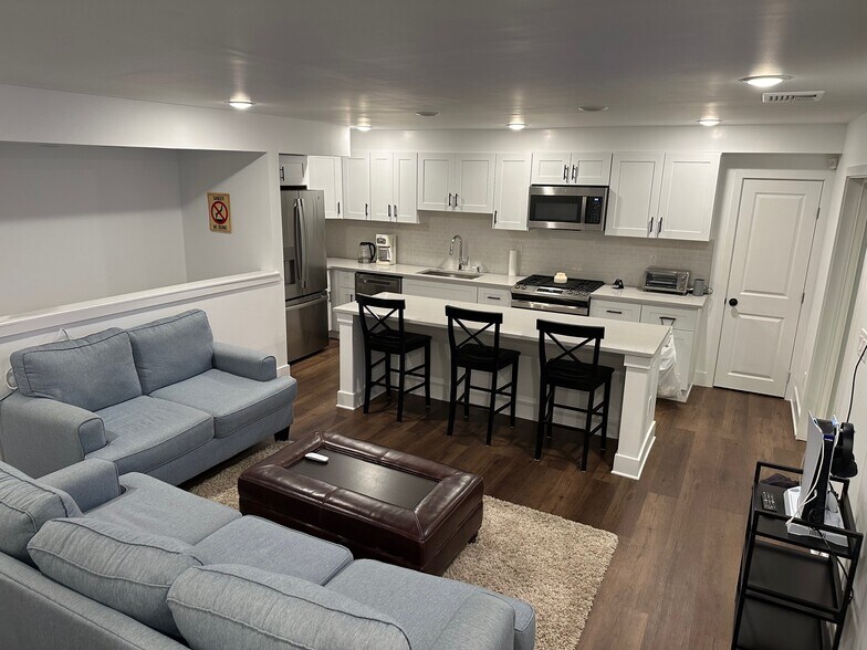 Building Photo - 256 N 32nd St