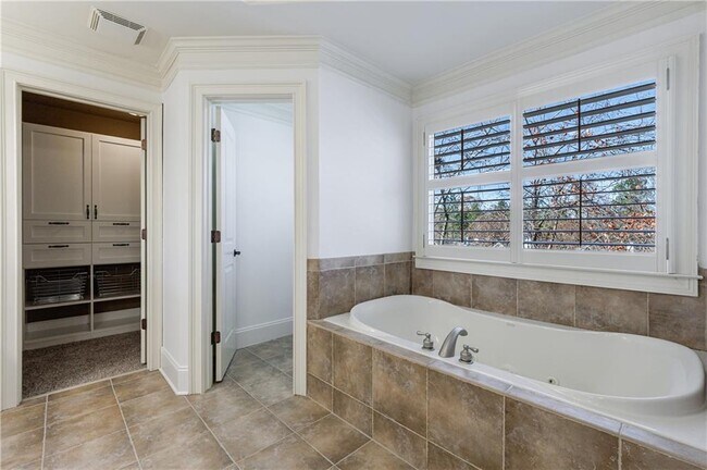 Building Photo - 1012 Madeline Ln