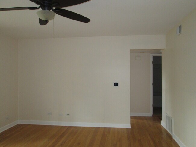 Building Photo - 169 E Palatine Rd