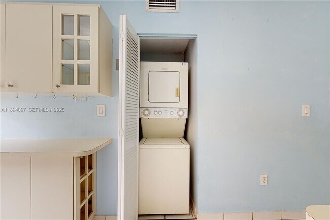 Building Photo - 5490 W 21st Ct