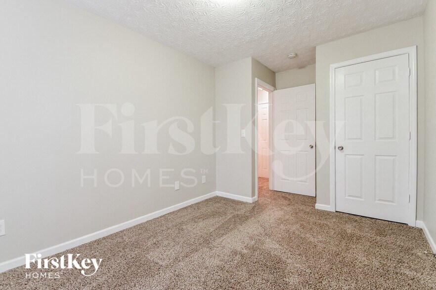 Building Photo - 2435 Piering Dr