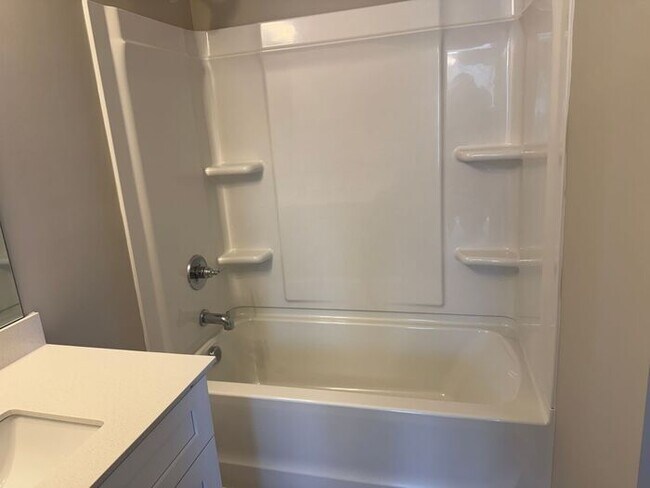 Building Photo - Newer End unit townhouse in Kannapolis, NC!!