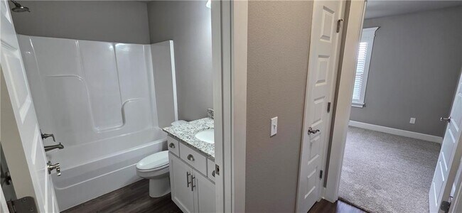 Building Photo - 902 Sugar Lf St