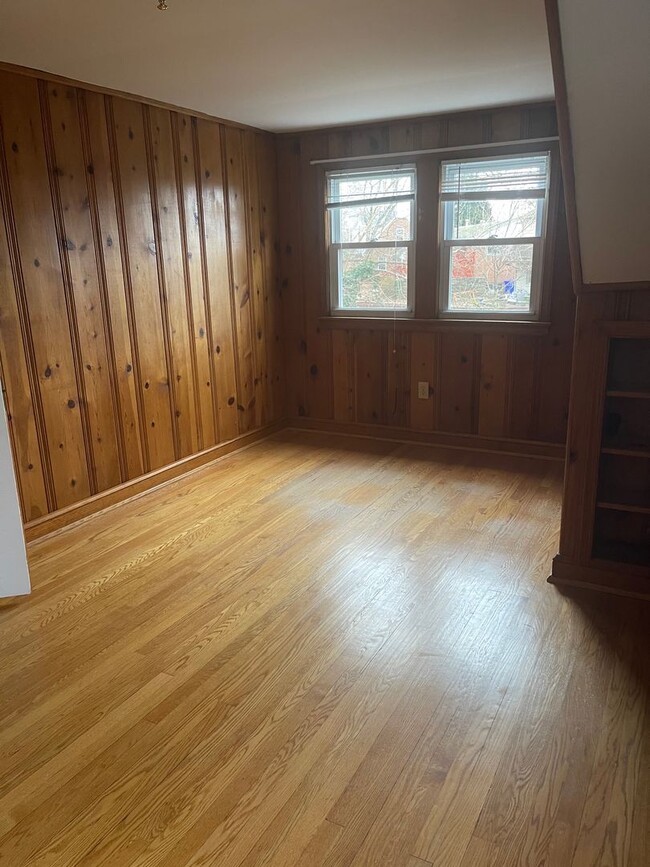 Building Photo - COZY CAPE COD CLOSE TO METRO AND 495