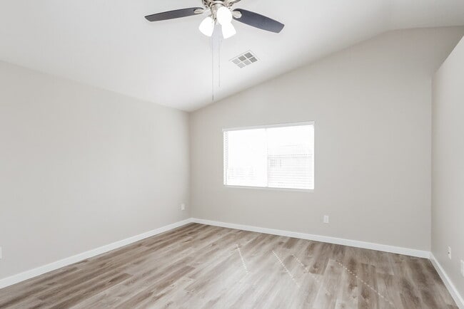 Building Photo - 485 Blue Juniper Ln