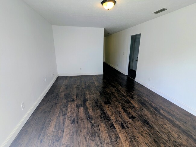 Building Photo - 2801 Reynolds Dr