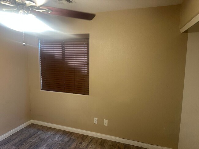 Building Photo - NW!! Single Story Home!! No Carpet!! Pot S...