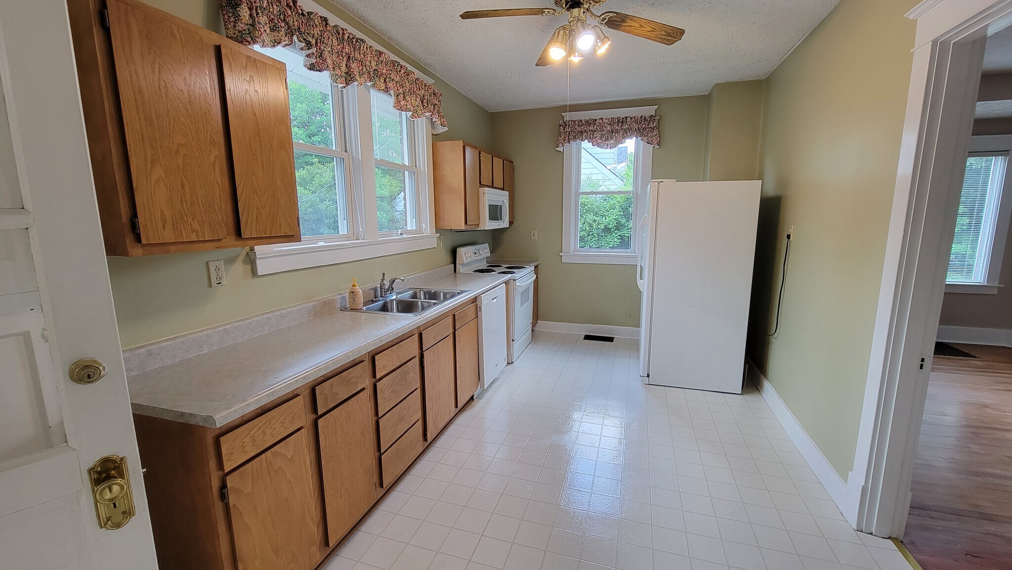 Building Photo - 3812 Taylorsville Rd