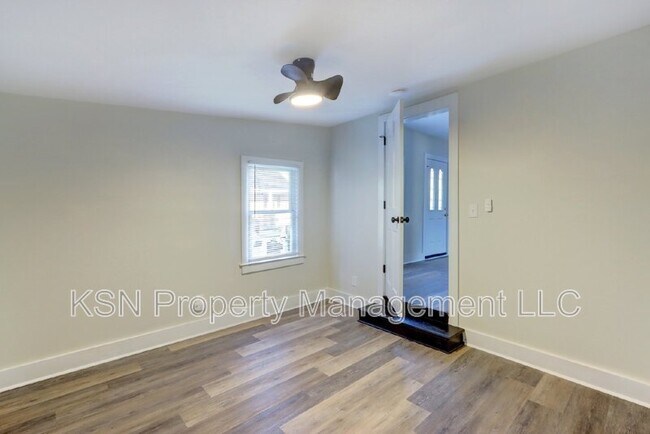 Building Photo - 543 E Harris St