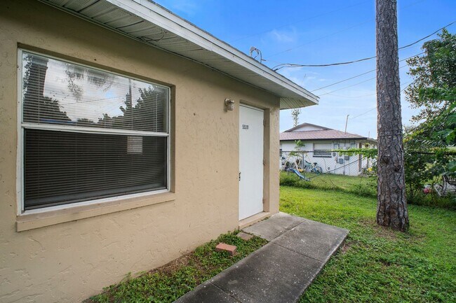 Building Photo - 5537-5539 10th Ave