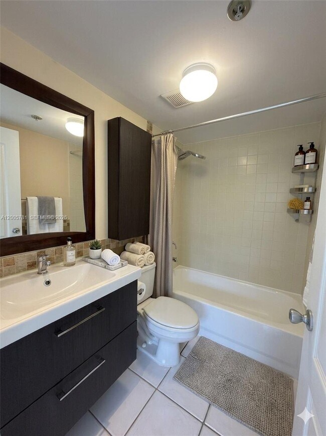 Building Photo - 3052 SW 27th Ave