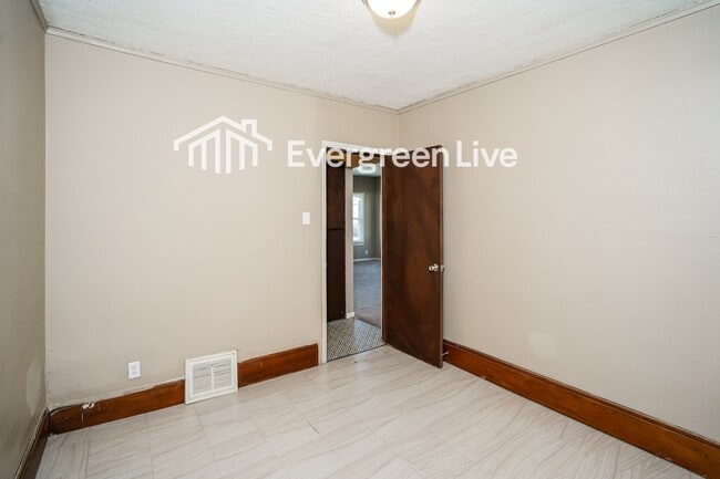 Building Photo - 2202 S 71st St