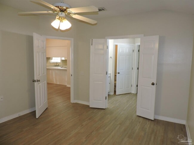 Building Photo - 1160 Sweetbriar St