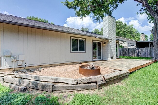 Building Photo - 1406 Thornridge Rd