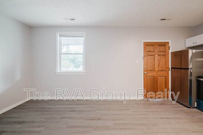 Building Photo - 3807 Woodlawn St