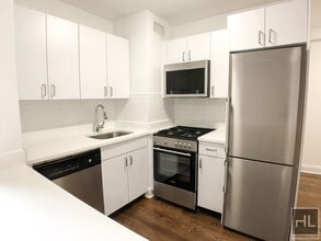 Building Photo - 5 AVENUE