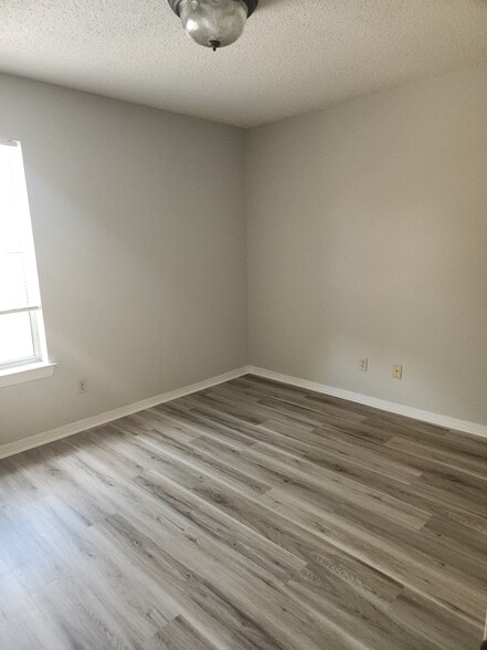 Building Photo - 1331 Foxborough Dr