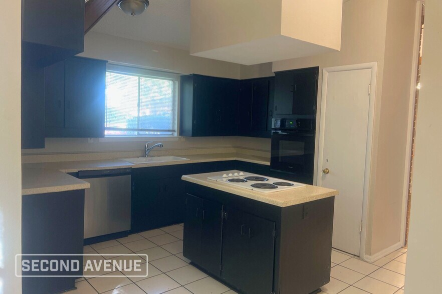 Building Photo - 3347 Navajo Pl