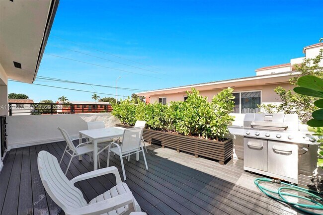 Building Photo - 243 NW 57th Ave