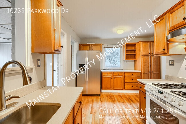 Building Photo - 10239 Parkwood Dr