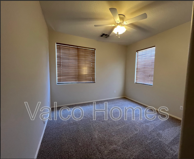 Building Photo - 1305 E Nightingale Ln