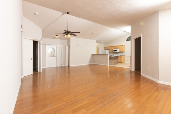 Building Photo - 17421 Meadow Lake Cir