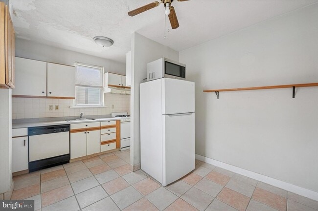 Building Photo - 859 N 21st St