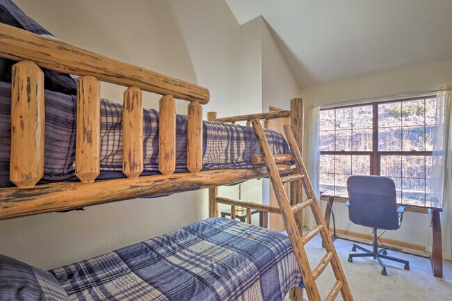 Building Photo - 1131 Pine Ridge Rd