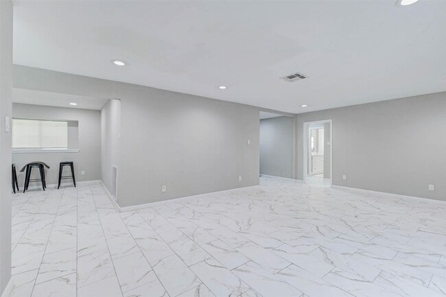 Building Photo - 5439 Lymbar Dr