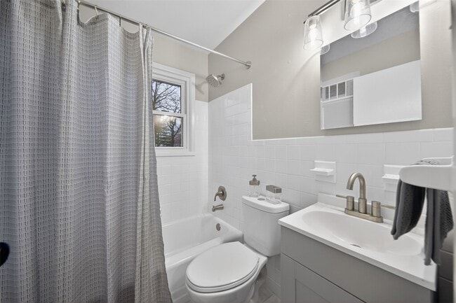 Building Photo - 67 Strecker Rd