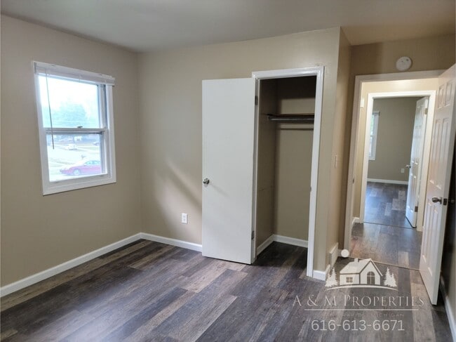 Building Photo - 5809 Christie Ave SE